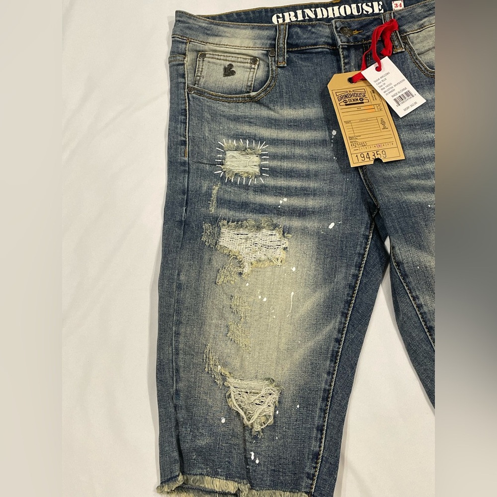 NWT Grindhouse Men's Blue Wash Slim Fit
Patch N Repair Denim Short - Picture 6 of 6